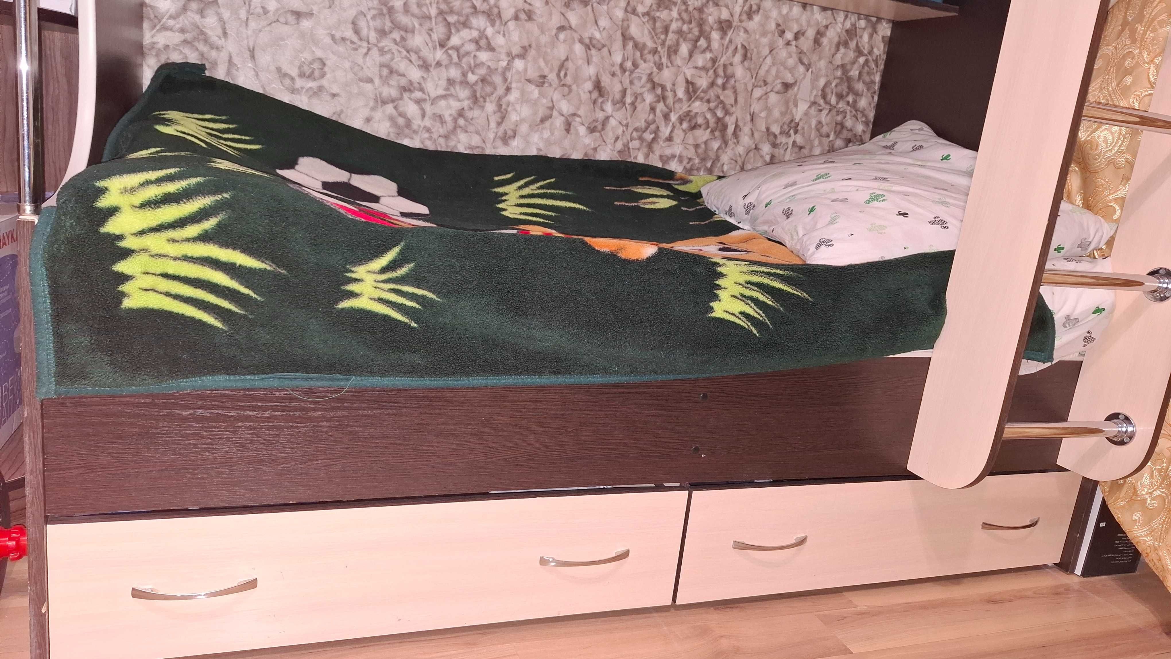 Продам кровать двухъярусную