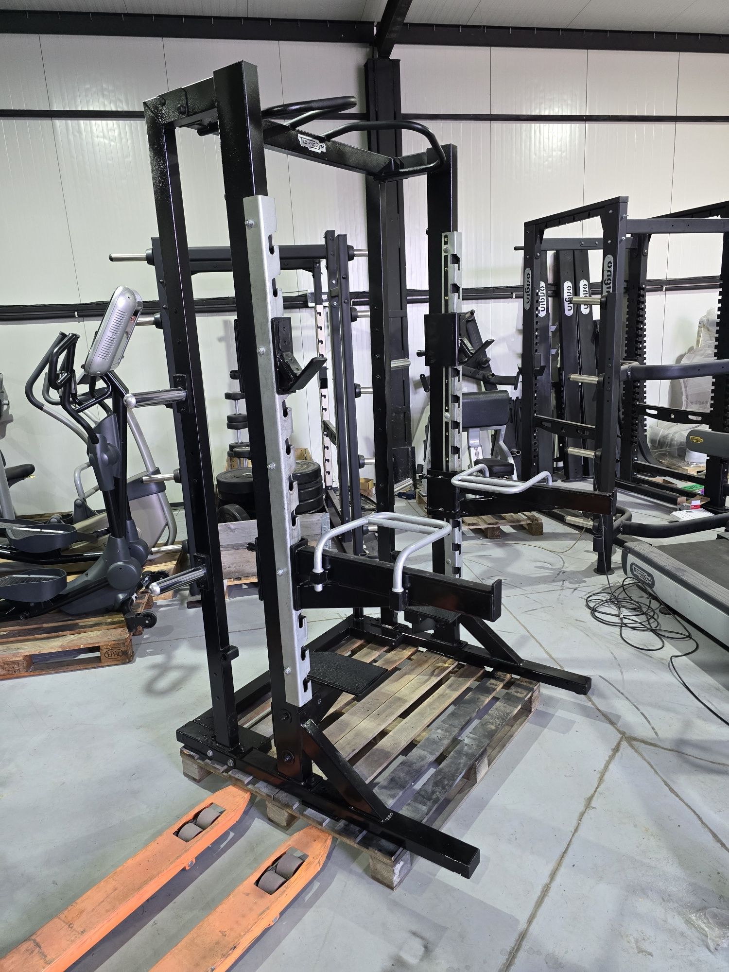 Technogym техноджим half rack клеткаа клек професионална рециклирана
