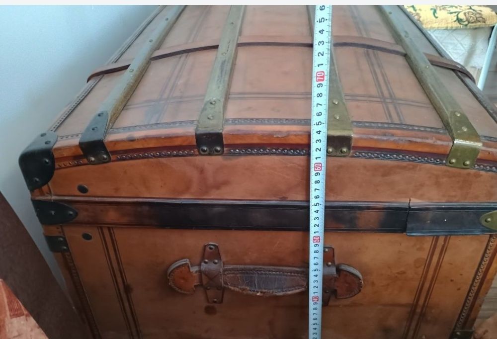 Сандък старинен кожен