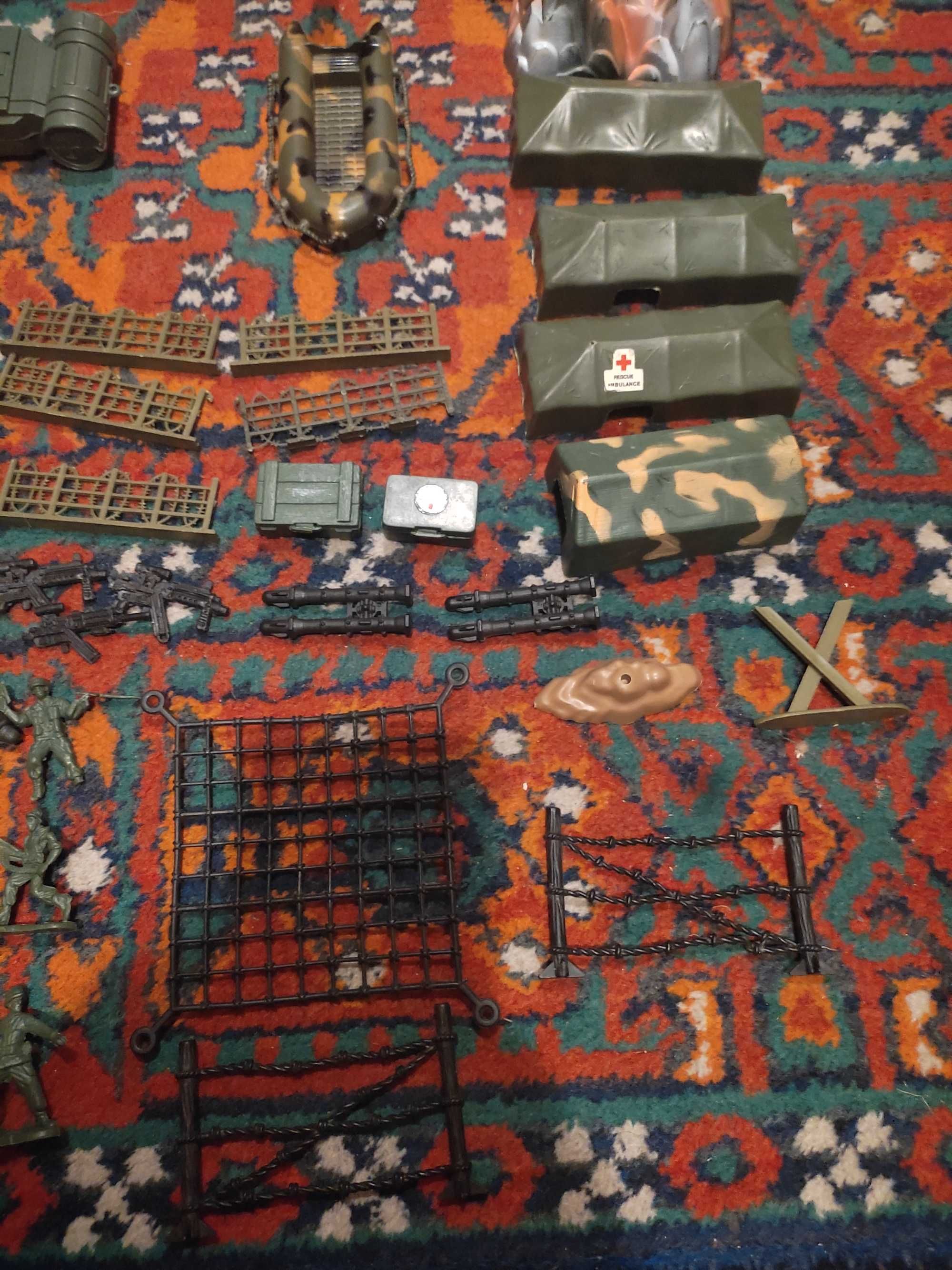 Игрушки военная база военная техника солдаты 2000-х годов