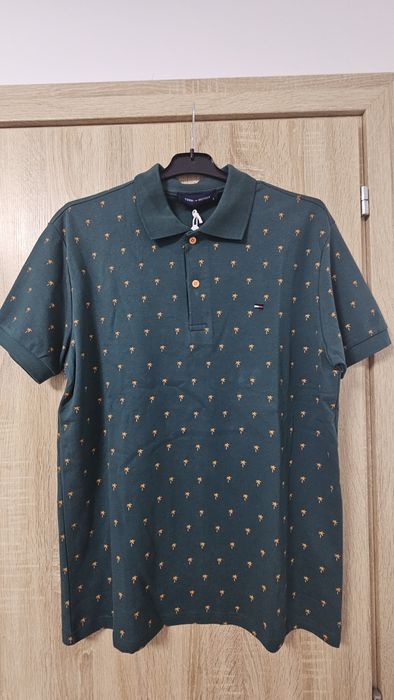 Tricouri bărbătești noi cu eticheta