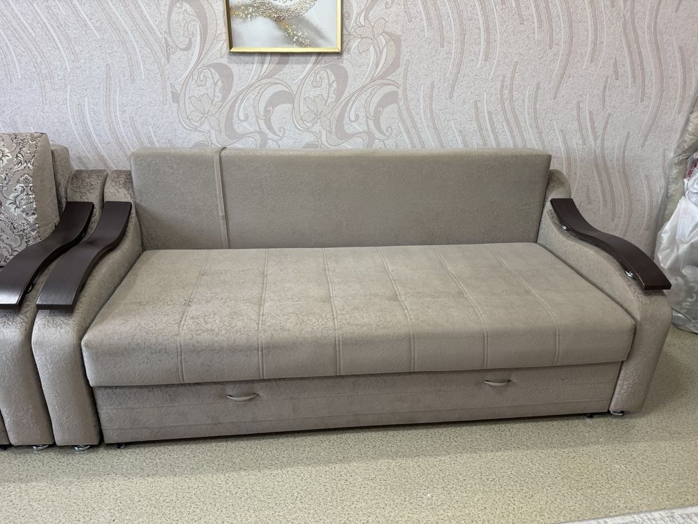 Продам диван и кресла
