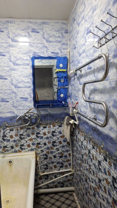 Уй сотилади 9-мкр Центр банк олди