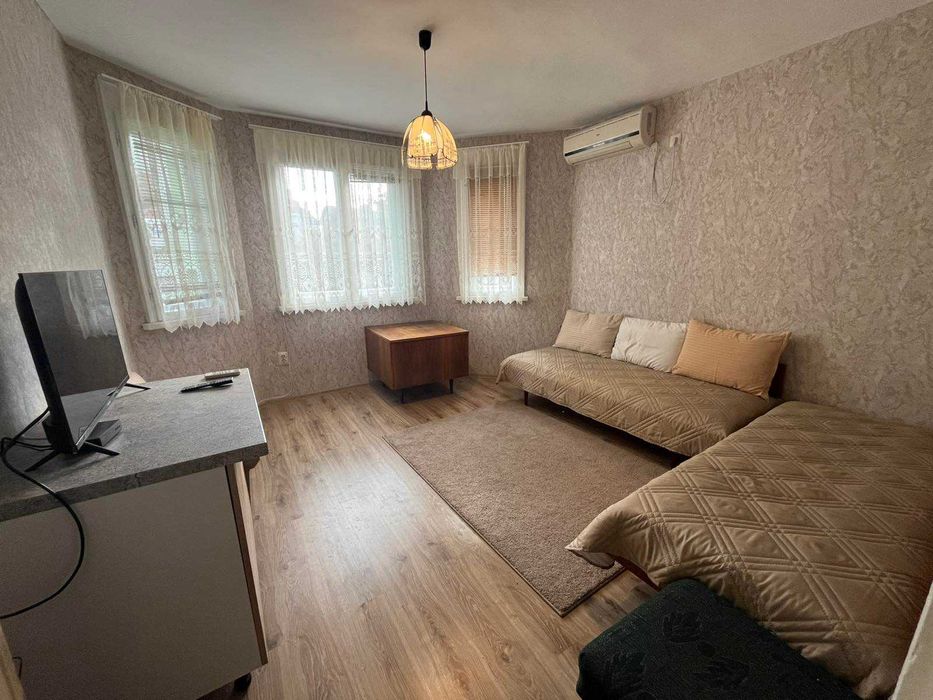 Дава се под наем Тристаен апартамент в Бургас, Център - 80 кв.м за 367.2 € - Снимка #3