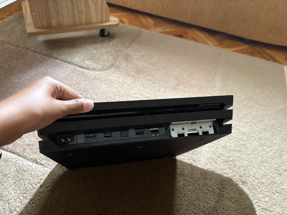 PlayStation 4pro 1 TB памет в перфектно състояние