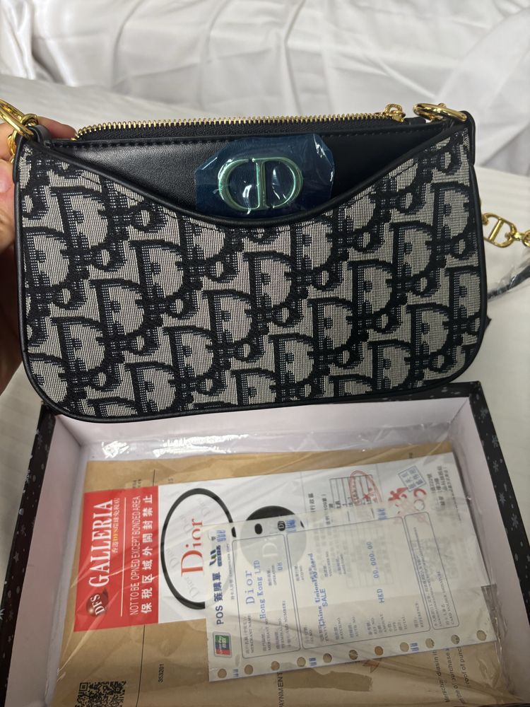 Dior чанта сериен номер