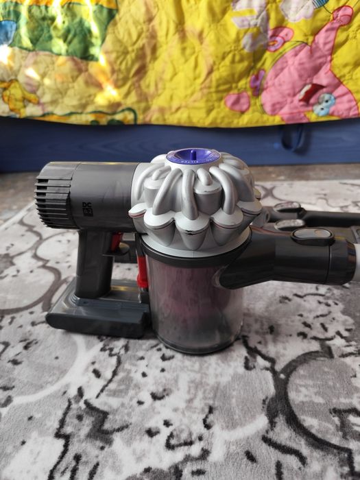 Безжична прахосмукачка Dyson V6