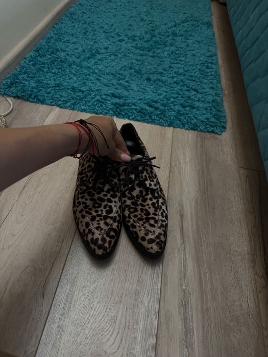 Дамски затворени обувки