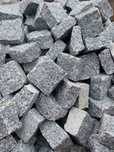 Piatra cubica Granit Sare si Piper 10x10x5-10 pret 1030 ron/tona