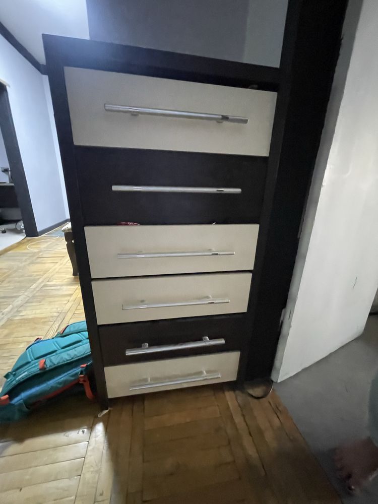 Срочно продается комплект мебели - Шкаф , комод , тумбочка