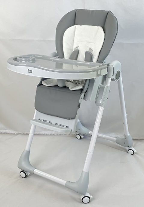 Детский стульчик для кормления компактно складывается