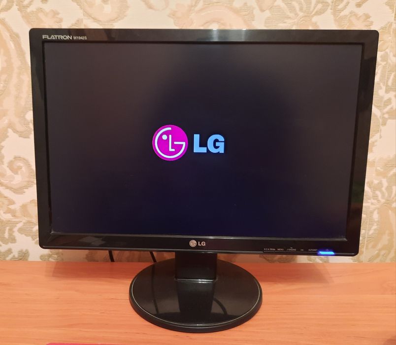 Монитор LG 19, Flatron W1942S
