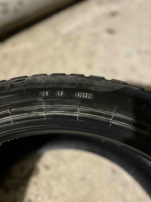 Продавам зимни гуми на 2 сезона PIRELLI 245/45R18 100H XL M+S