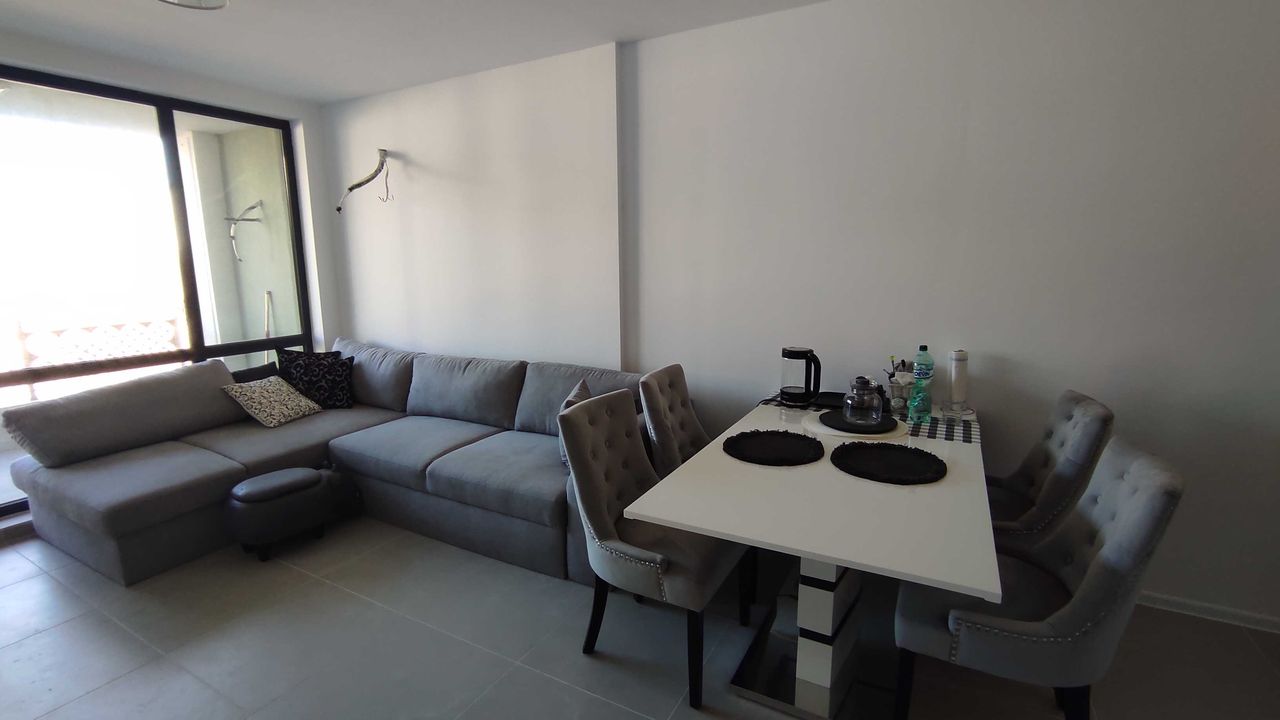 Продава се Двустаен апартамент в Бургас, Център - 61 кв.м за 1623 €/кв.м - Снимка #1