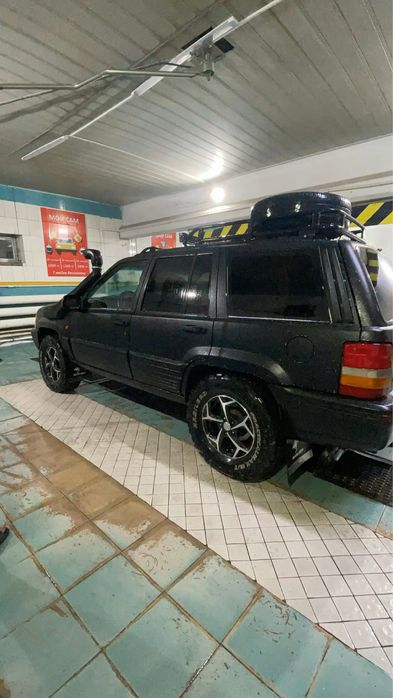 Машина джипп гранд чероке