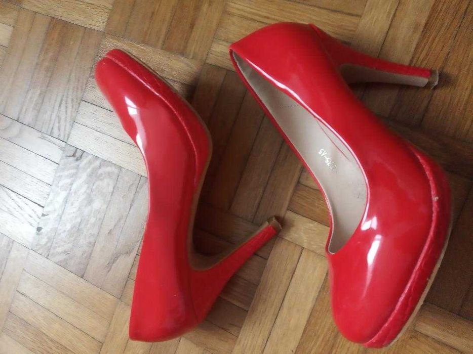 Pantofi diverse culori