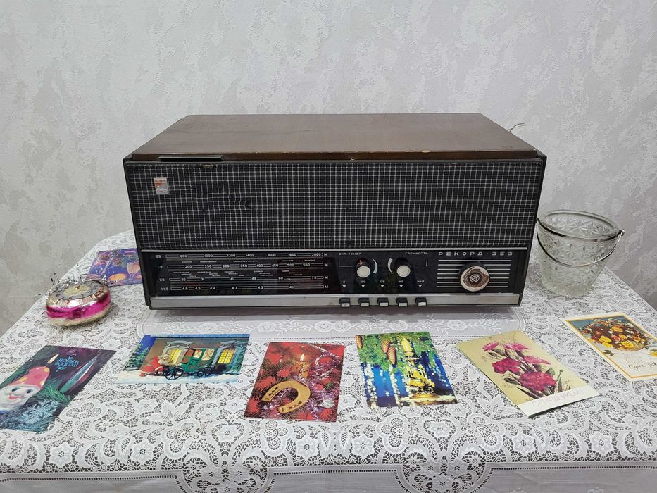 Советская ламповая радиола с виниловым проигрывателем