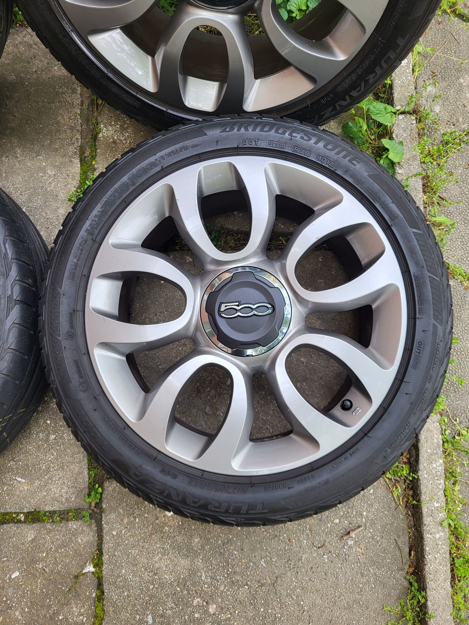 Джанти 17ки 5х98 за Fiat 500L с гуми Bridgestone