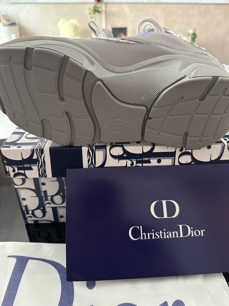 Lichidare de stoc - Dior B22, valentino, boss, armani