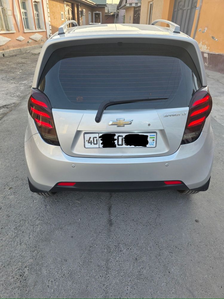 Chevrolet spark.