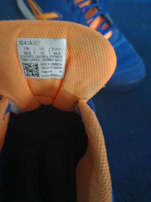 adidași asiccs marimea 45