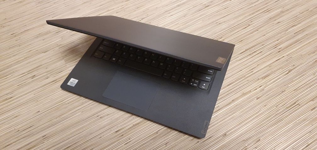 Lenovo I3 10Gen 14" 8GB RAM 256SSD NOU