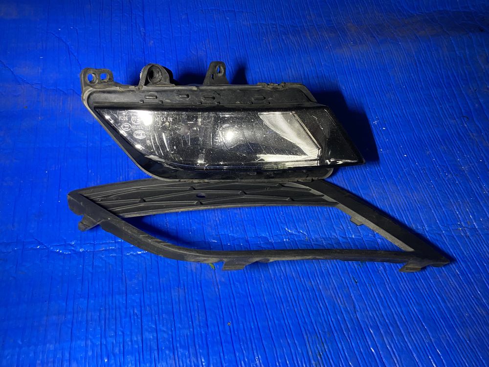 Proiector SEAT TOLEDO 4 2012 - 2019 grila proiector stanga