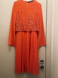 Елегантна миди дамска рокля Guess в цвят корал, размер 36