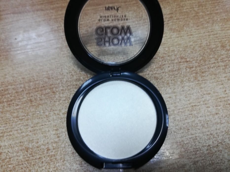 Pudra Iluminat. de fata-Show Glow Powder Highlighter by Avon