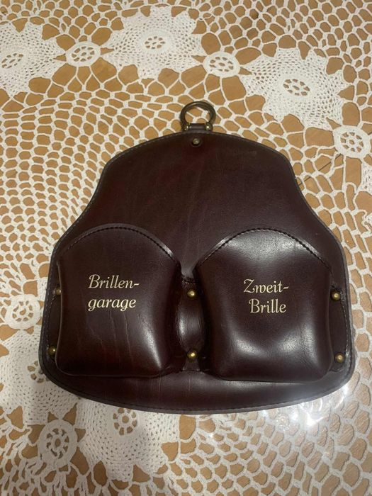Ретро "гараж" за очила* Стенен калъф за два чифта очила* От кожа