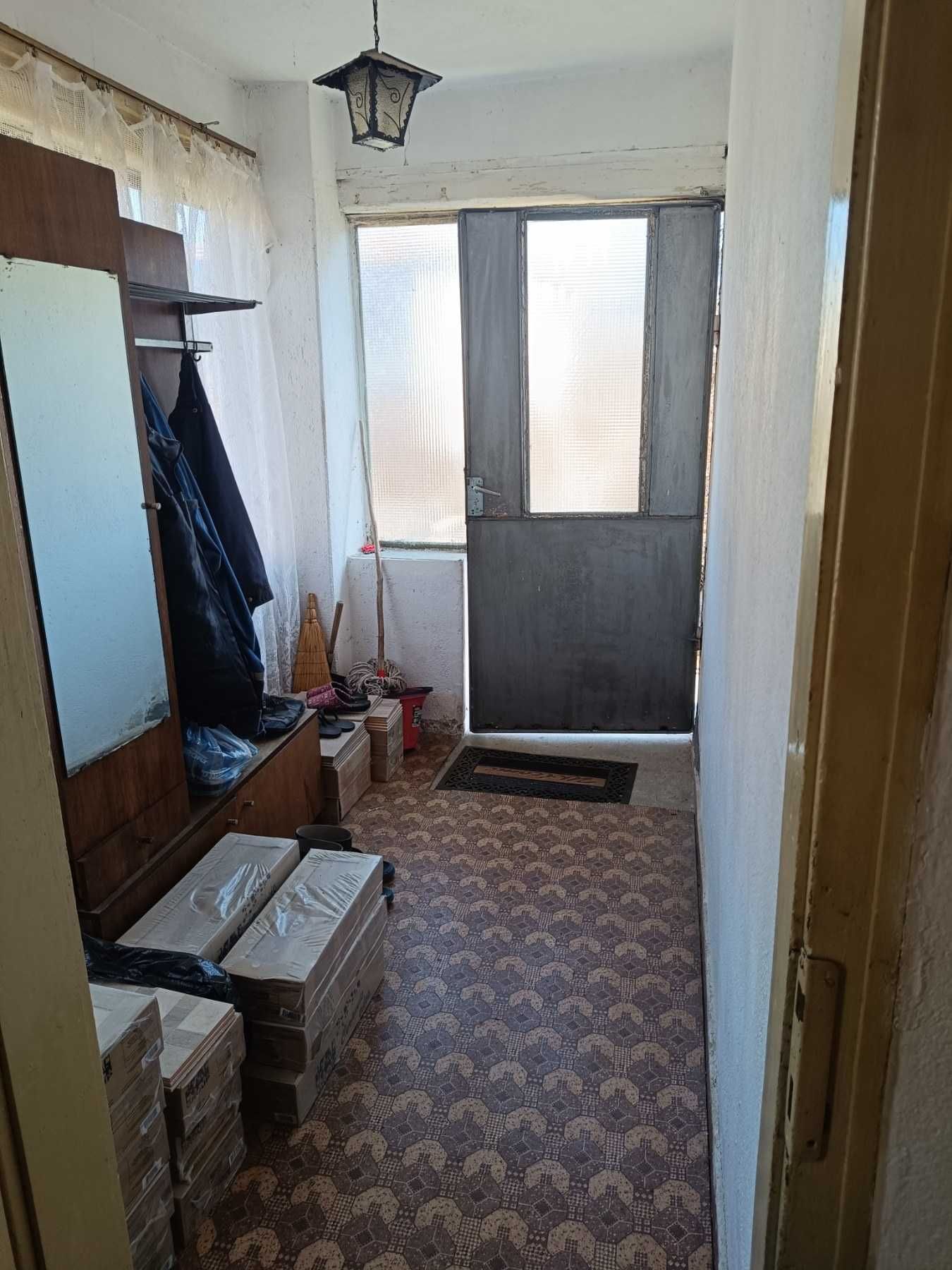 Продавам къща в село Хвойна