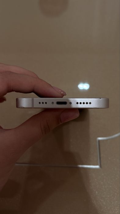 iPhone 13 розовый