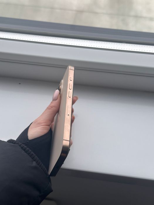 Iphone 16 pro Desert Titanium