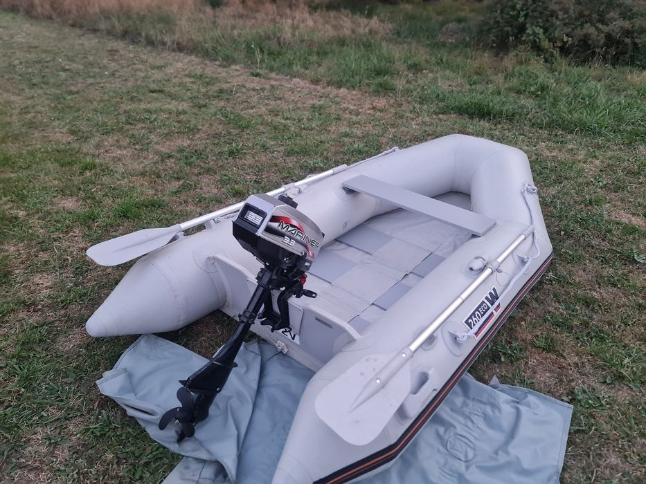 Надуваема лодка Wetline 260см с твърд под и двигател Evinrude 4к.с.