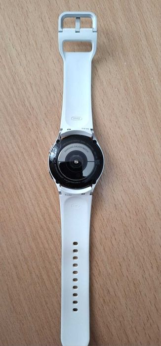 Samsung Galaxy Watch 4 – stare foarte bună, complet funcţional