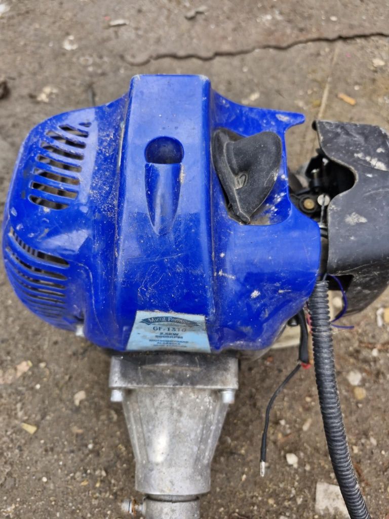 Vând motor de cositoare micul fermier în stare bună