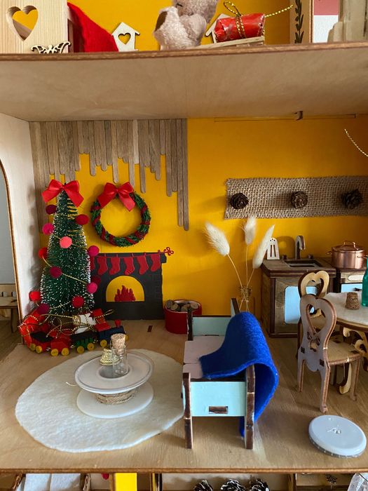 Къща за кукли от дърво