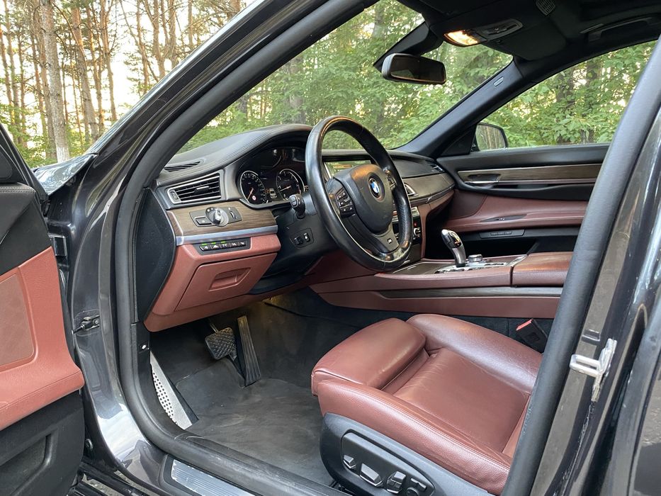 Bmw 750D 5butoane pachet M
