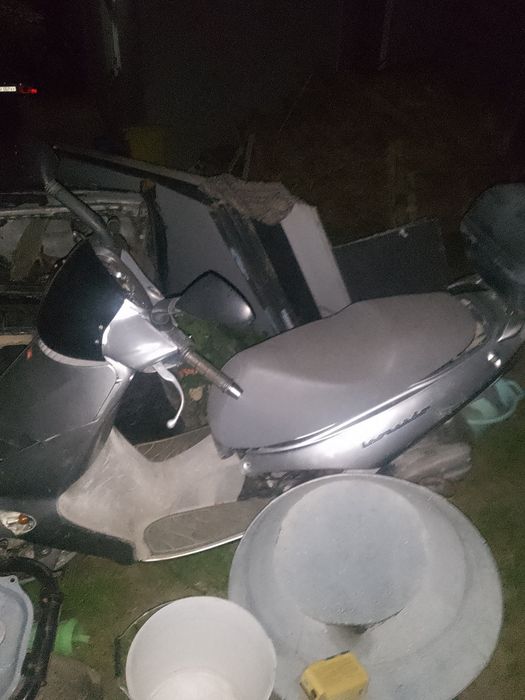 Vand scuter Aprilia Leonardo 125 nu știu ce are preț lei