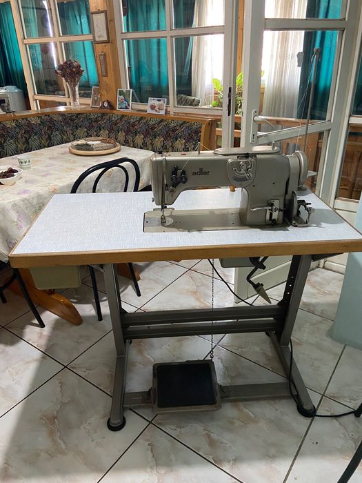 Mașina cusut industrială Adler