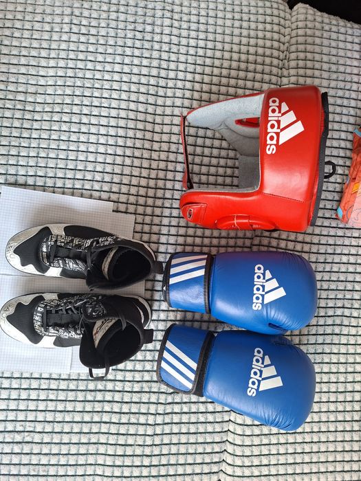 Продаю боксеркую экипировку,в хорошем состояние 12-13 лет!!!