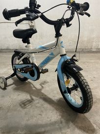 Продавам детско колело Макани 12 с помощни колела