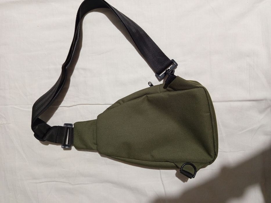 Тъмно зелена чантичка