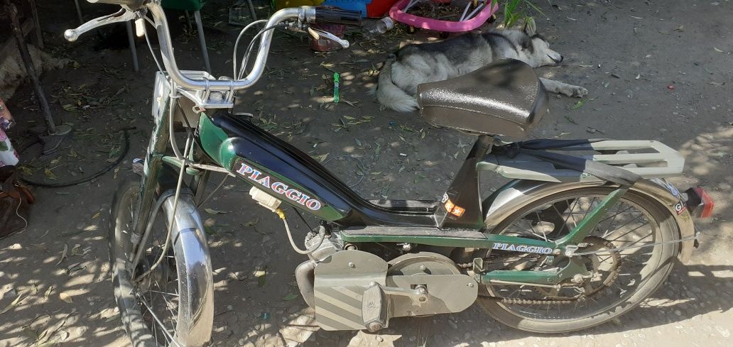 Vând scuter electric Geeli pentru piese și moped pejou  fuctional