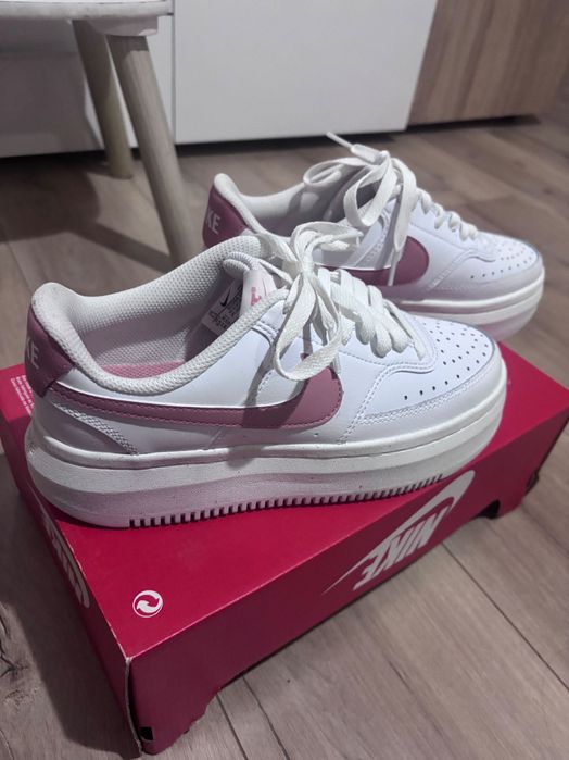 Nike 38,5 нови закупени от Англия