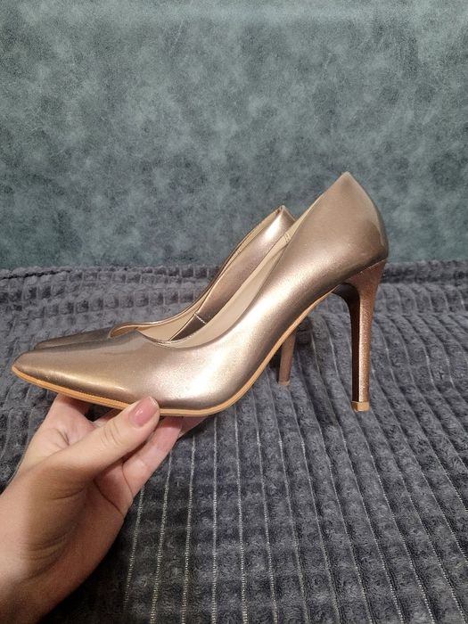 Pantofi stiletto mărimea 39