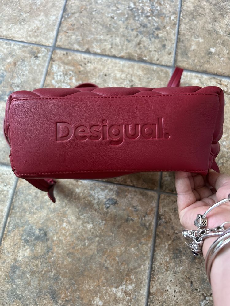 Червена раница Desigual нова с три отделения и външен джоб