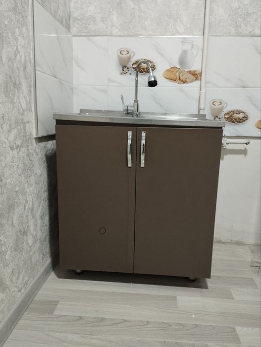 Продажа 1 хона 4 етаж 4 етажл 
Кора камиш 1/3
Бакон 2*6 кв 42