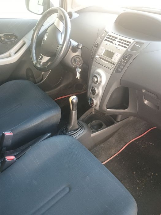 Тойота Ярис 2007