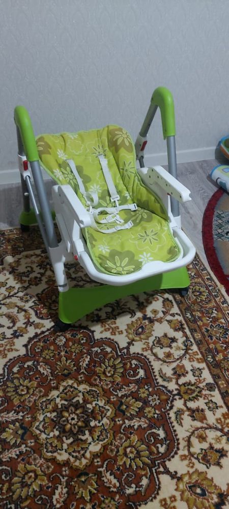 Продам столик для кормления